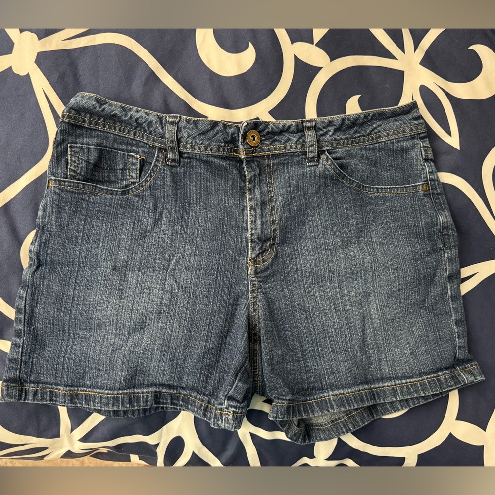 St. John's Bay Blue Jean stretch shorts